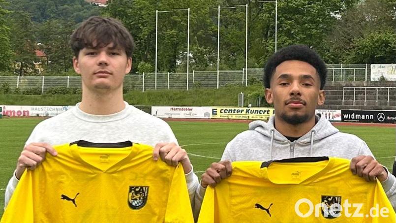 Die beiden jungen Neuzugänge des FC Amberg für die kommende Bezirksliga-Saison: Edgard Becker (links) und Jamario Carswell. Bild: Reinhardt