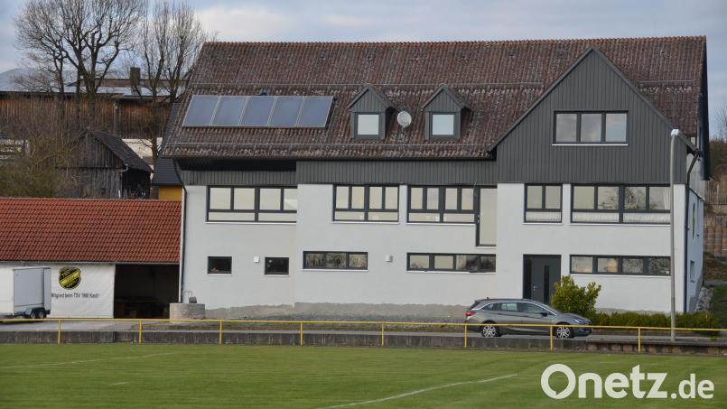 Der TSV Kastl stellt auch weiterhin einen Raum im Dachgeschoss seines Betriebsgebäudes für die kommunale Jugendarbeit zur Verfügung. Bild: ak
