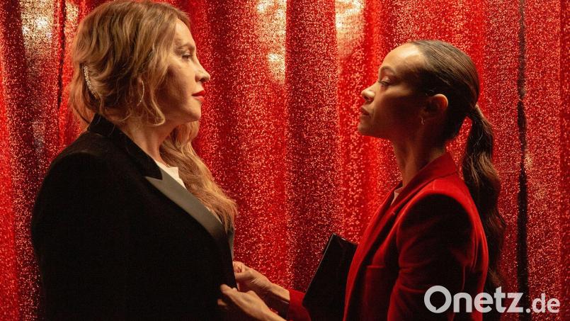 Karla Sofía Gascón (links) als Emilia Pérez und Zoe Saldana als Rita sind in dem mehrfach ausgezeichneten Film "Emilia Perez" im 100. Film der Weidener Filmgespräche am 22. Januar im Neue Welt Kino in Weiden zu sehen. Bild: -/Neue Visionen Filmverleih, Wild Bunch Germany /dpa