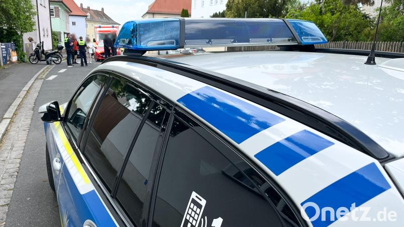 Bei Zusammenstoß eines Motorrollers mit einem Auto wurde der Fahrer des Rollers leicht verletzt. Bild: Petra Hartl