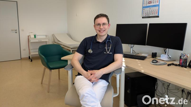 Dr. Luca Frank aus Tirschenreuth ist seit Januar 2025 selbstständiger Hausarzt in der Gemeinschaftspraxis im Krankenhaus Tirschenreuth. Bild: pz