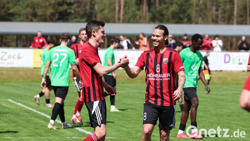 Spielertrainer Benjamin Urban (links) und Torjäger David Bezdicka: Zwei tragende Säulen einer herausragenden Saison beim SC Luhe-Wildenau. Archivbild: Dieter Jäschke
