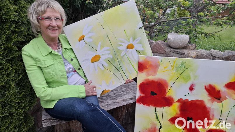 Die Künstlerin Irene Ehemann stellt ihre farbenfrohen Werke in Schwarzenfeld und in Nabburg aus. Bild: jua