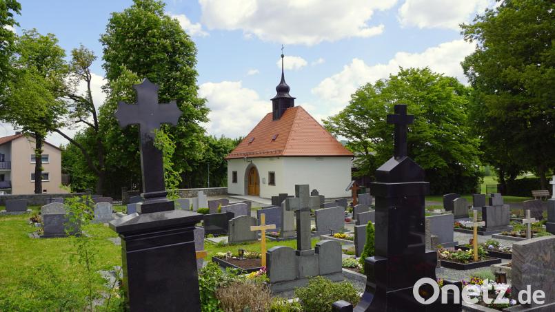Umfangreiche Sanierungsarbeiten führte die Gemeinde Kulmain auf dem Friedhof durch. Die Investitionen haben Auswirkungen auf die Gebühren. Bild: bkr