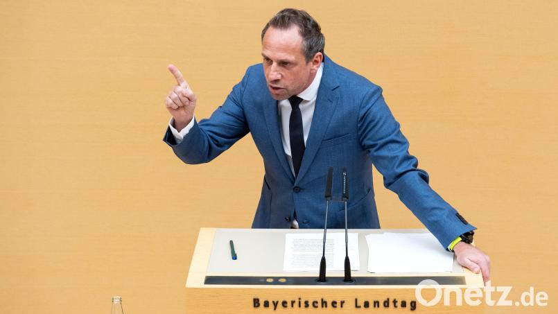 Der bayerische Umweltminister Thorsten Glauber (Freie Wähler) im Landtag. Bild: Sven Hoppe