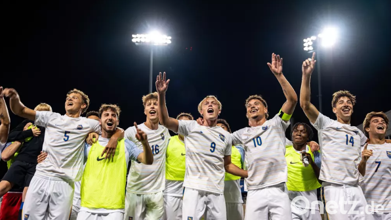 Das Team war für Tim Baierlein (Nummer 16) in Amerika wie eine zweite Familie. Bild: University of Pittsburgh Media