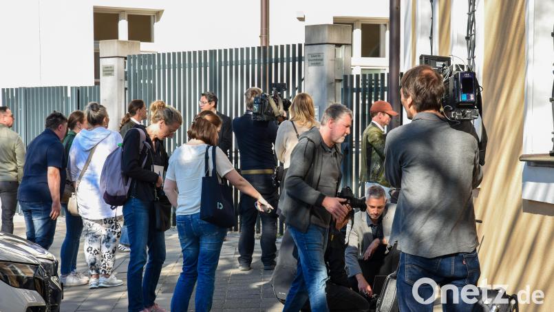 Zum Prozessauftakt am Landgericht in Amberg haben sich am Freitag, 2. Mai, viele Pressevertreter und Prozessbeobachter versammelt. Doch kurz vor Verhandlungsbeginn hat sich der mutmaßliche Täter in U-Haft das Leben genommen. Archivbild: Stephan Huber