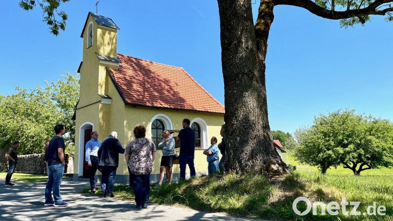 Viele Freiwillige haben die Dorfkapelle Matzlesrieth in den letzten Wochen renoviert. Jetzt strahlt sie in neuem Glanz. Bild: Gabi Schönberger