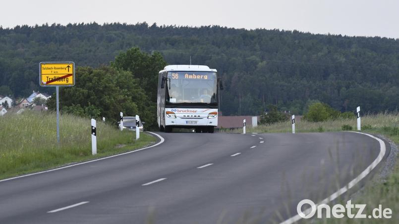 Aufgrund der Sperrung der Unteren Vorstadt in Auerbach kommt es zu Einschränkungen im Linienverkehr. Symbolbild: Petra Hartl