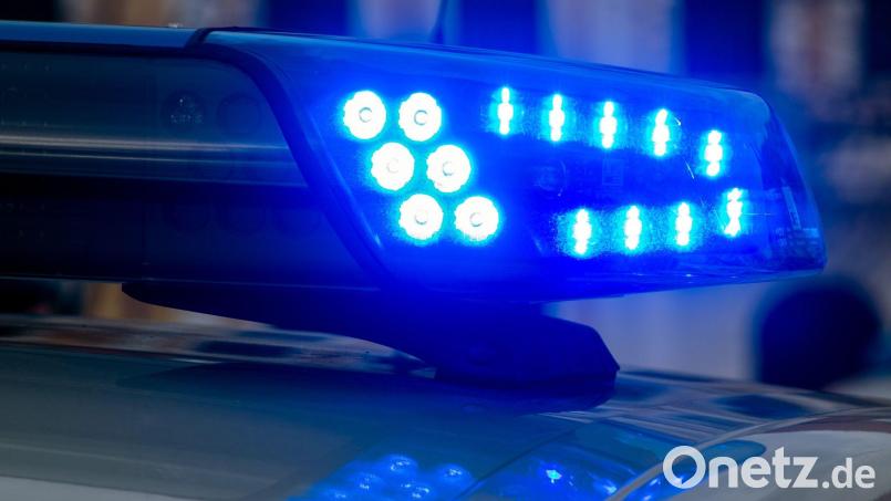 Unfallflucht auf B 299: Die Polizei sucht Zeugen. Symbolbild Marijan Murat/dpa