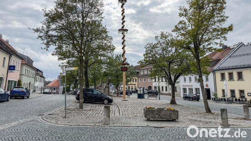 Die Parksituation am Bärnauer Marktplatz und einigen Seitengassen war bereits Ende 2024 Thema im Stadtrat und kam nun erneut auf den Tisch. Der Grund: es gab zwei Bürgerbriefe zu diesem Thema. Bild: Susanne Forster