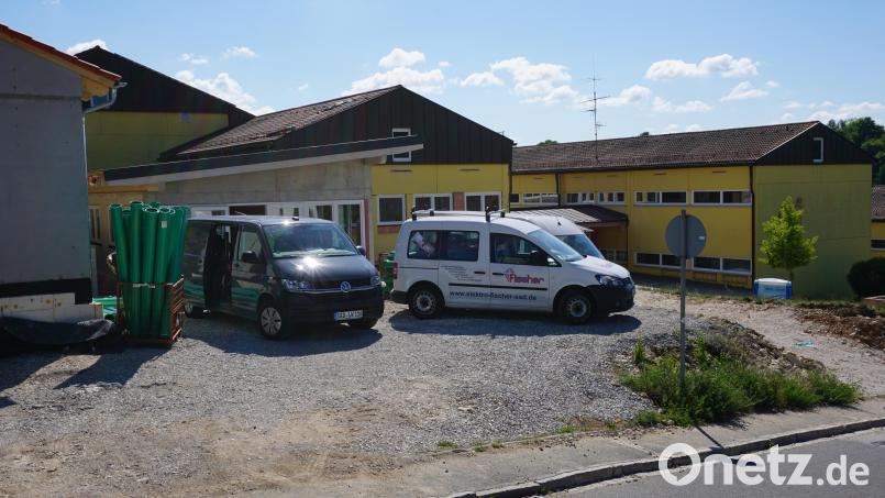Für Diskussionen im Gemeinderat sorgte die Auftragsvergabe für Wege und Plätze an der Mittelschule Ensdorf. Bild: tra