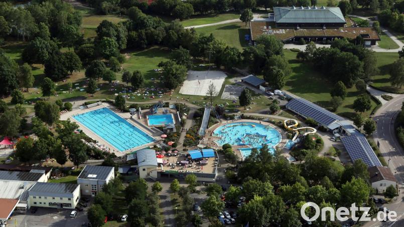 Im Schwandorfer Freibad schlug am Montagabend ein Dieb zu und brach einen Spind auf. Archivbild: Gerhard Götz
