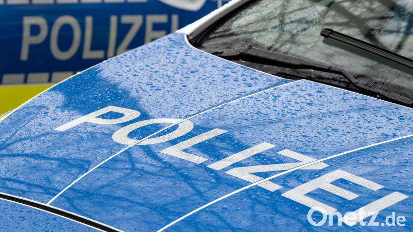 In Kirchensittenbach haben Unbekannte eine Schule beschmiert: Die Graffiti haben einen Bezug zum 1. FC Nürnberg. Symbolbild Soeren Stache/dpa