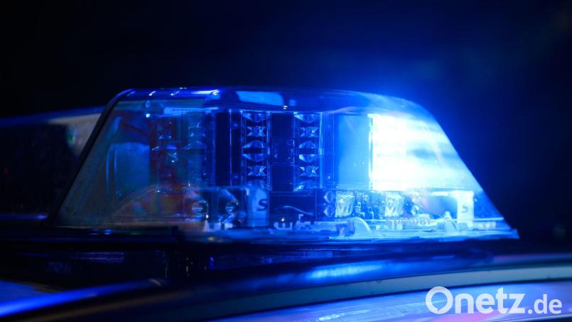 Bei einem Arbeitsunfall in Maxhütte-Haidhof sind zwei Männer verletzt worden. Symbolbild: Julian Stratenschulte/dpa