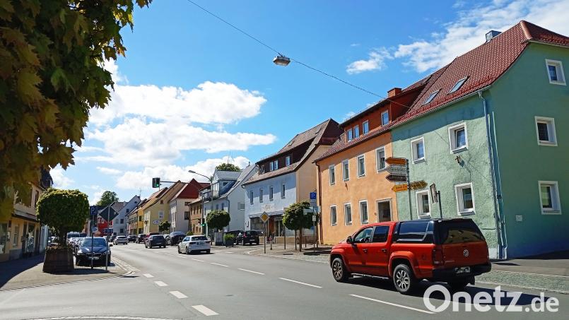 Die Verkehrsführung durch den Markt und die Erreichbarkeit von Geschäften ist in Waldershof ein viel diskutiertes Thema. Bild: fpoz