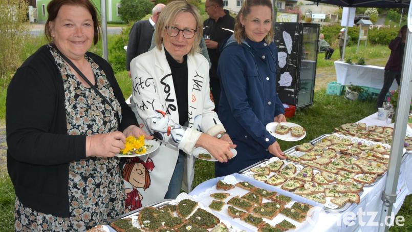 Die Gästeinformation und der Tourismusverein Bad Neualbenreuth sorgten für ein Büfett mit gesunden Aufstrichen aus der Natur. Bild: jr