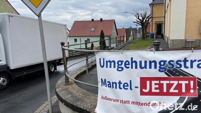 Die Bürgerinitiative setzt sich seit Oktober 2024 für den Bau der Umgehungsstraße in Mantel ein. Bild: Gabi Schönberger