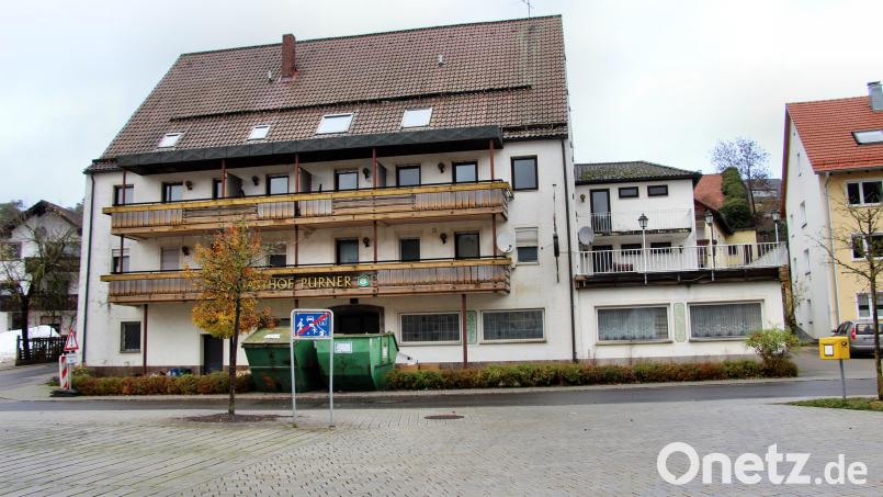 In den ehemaligen Gasthof Pürner im Zentrum von Etzelwang werden schon bald Flüchtlinge einziehen – und zwar ausschließlich ukrainische. Das wurde in der Gemeinderatssitzung bekanntgegeben. Archivbild: ds