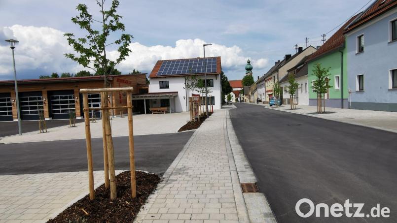 Die neu gestaltete Kreisstraße ist in Eslarn ab sofort wieder befahrbar. Bild: gz