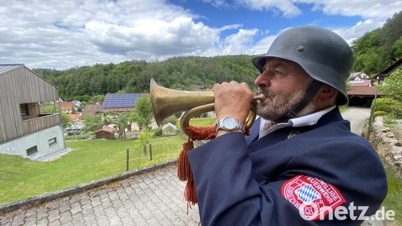Das Signal für die Feuerwehrübung klingt durch das Hirschbachtal und alle wissen Bescheid. Bild: upl