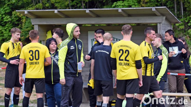 Enttäuschung beim FC Tirschenreuth nach dem Scheitern in der Aufstiegsrelegation. Bild: Gebert