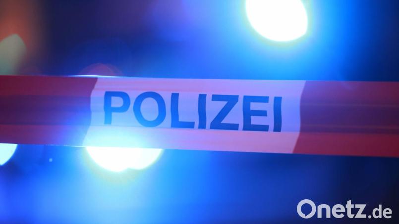 In Fladungen wurde ein Geldautomat gesprengt. Die Täter sind auf der Flucht. Symbolbild: David Young/dpa