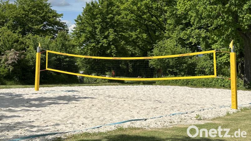 Das bestehende Beachvolleyballfeld im Vilsecker Freibad könne man sich als Alternative für einen neuen, weiteren Standort vorstellen, wenn man eine Lösung für einen freien Zugang auch außerhalb der Öffnungszeiten findet. Bild: Stefanie Gradl