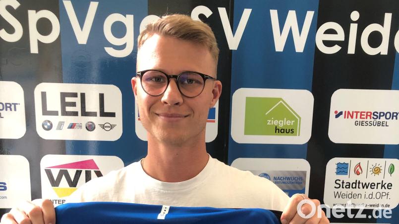 Christoph Fenninger trägt künftig das Trikot der SpVgg SV Weiden. Bild: A. Schwarzmeier