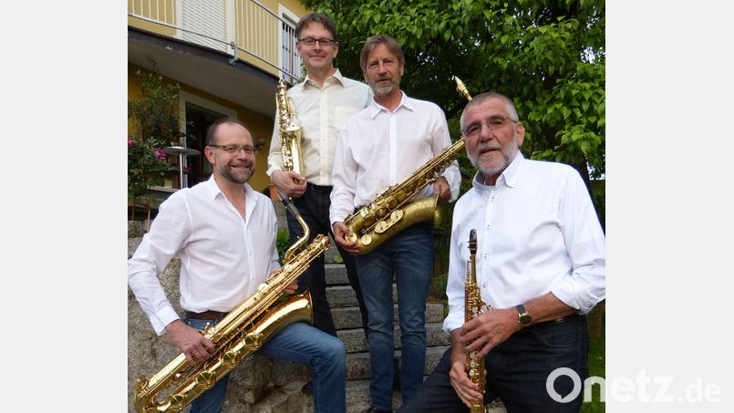 Die Sax-Brothers spielen bei einem karitativen Frühschoppen auf dem Schafferhof in Neuhaus bei Windischeschenbach. Bild: Sax Brothers/exb