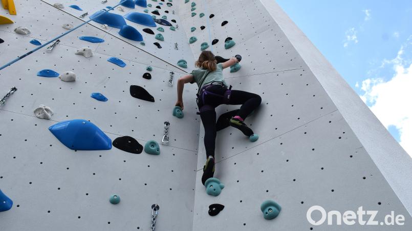Sophie Wurm aus Matzersreuth kletterte selbstbewusst die 14 Meter der Außenwand hoch. Bild: ubb