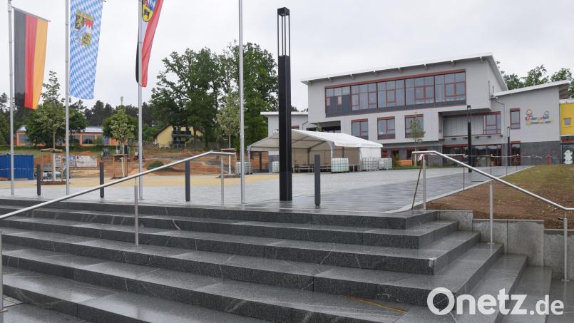 Die Einweihungsfeier musste aufgrund des Regenwetters ins naheliegende DOM-COM verlegt werden. Bild: bö
