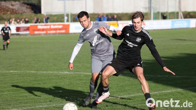 Sandor Balogh (rechts) wechselt vom TSV Reuth zum SV Mitterteich Archivbild: Dieter Jäschke