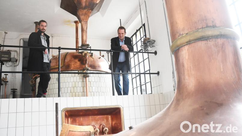 Lino und Arne Molter haben die Brauerei Irchenrieth zu einem lebendigen Industriedenkmal aufpoliert. Bild:  Gabi Schönberger