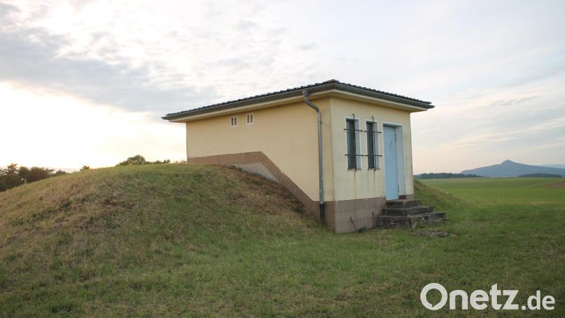 Eine Großinvestition steht der Gemeinde Trabitz mit der Modernisierung der Wasserversorgung im Süden und Osten des Gemeindegebiets (hier: Hochbehälter Feilersdorf) bevor. Bild: bjp