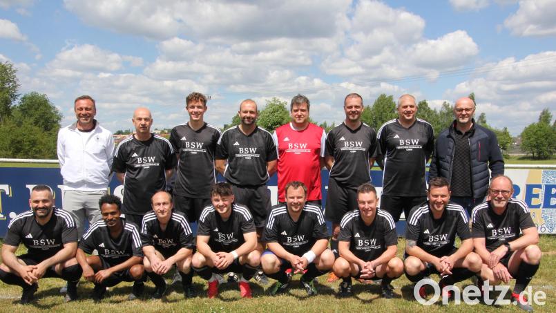 Mit einer gemischten Mannschaft, bestehend aus AH-Spielern des FSV und des &quot;Fußballstimmdisches&quot;, trat der TSV Tirschenreuth beim AH-Turnier an. Bild: kro