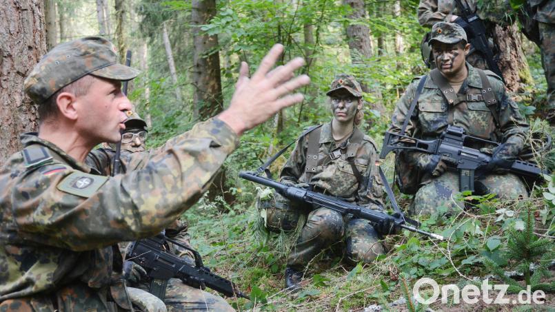 Reservisten in Pfreimd bei einer Geländeübung: Wer sich in der Reserve engagiert, tut dies freiwillig, in seiner Freizeit, am Feierabend, im Wochenende oder dem Urlaub. Das verdiene Anerkennung, heißt es aus den Reihen der Kreisgruppe Oberpfalz-Nord des Reservistenverbandes. Archivbild: Gabi Schönberger