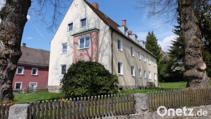 Auch in diesem Anwesen in der Flossenbürger Straße, das 1955 errichtet und bezogen wurde, gab es eine Generalsanierung, die in Kürze fertiggestellt wird. Bild: Fred Lehner