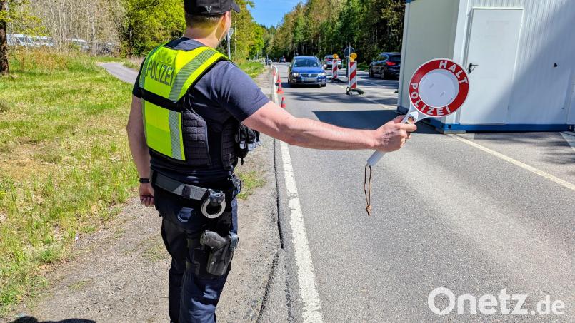 Bei einer Grenzkontrolle in Waldsassen ist ein gesuchter Mann festgenommen worden. Symbolbild: Bundespolizei