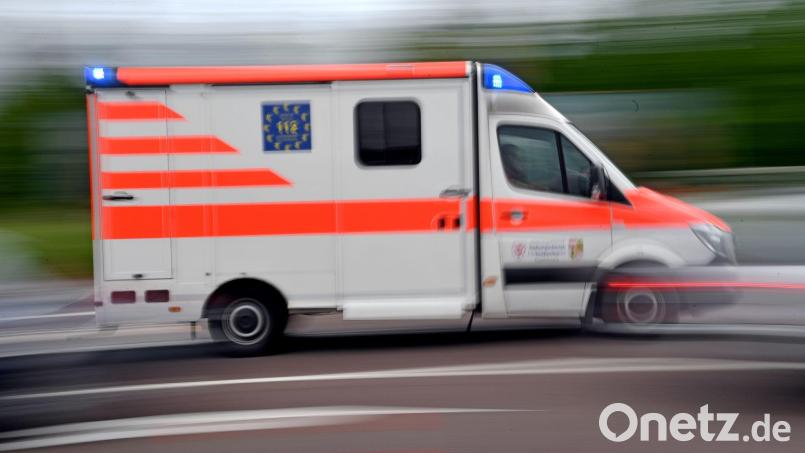 Der Mann kam mit schweren Verletzungen in ein Krankenhaus. Symbolbild: Hendrik Schmidt/dpa-Zentralbild/dpa