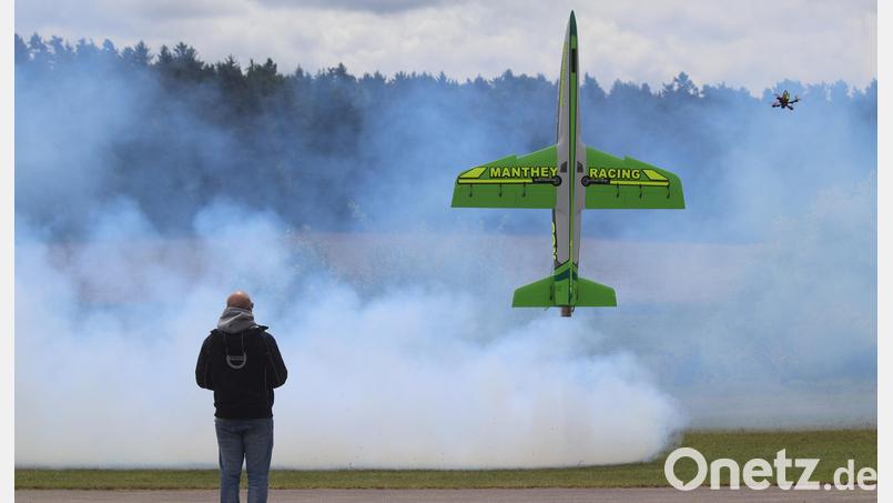 Ein Highlight Der Airshow von Fichtelbrunn: Der Ritt des Jets auf dem Schubstrahl. Bild: mfh