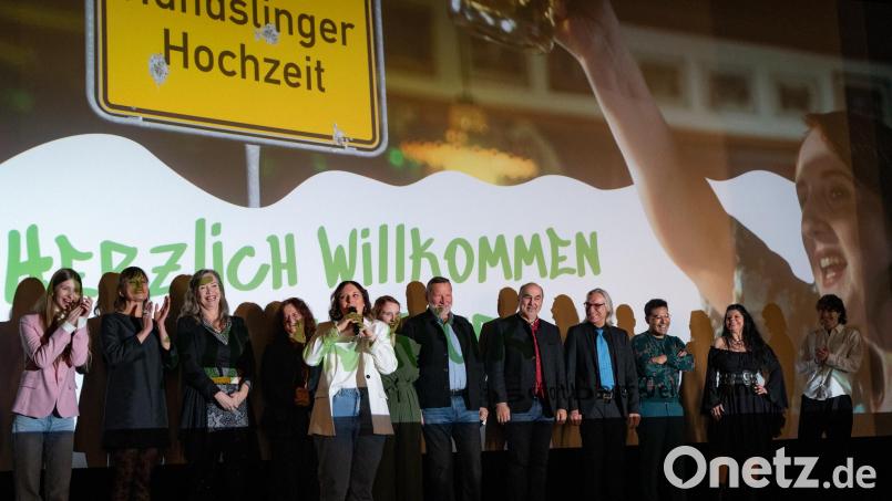 In Weiden waren die Darsteller des Films &quot;Hundslinger Hochzeit&quot; bereits bei einer Vorführung. Jetzt kommen sie auf ihrer Kinotour auch nach Amberg. Archivbild: knz