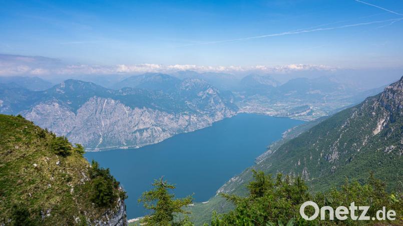 Der Gardasee ist ein beliebtes Urlaubsziel der Deutschen. Symbolbild: Daniel Reinhardt/dpa