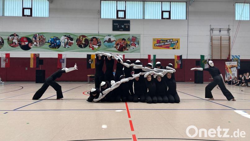 Das Bild zeigt die erfolgreichen Teilnehmerinnen des Elly-Heuss-Gymnasiums beim Bundesfinale Tanz. Bild Anja Hecht