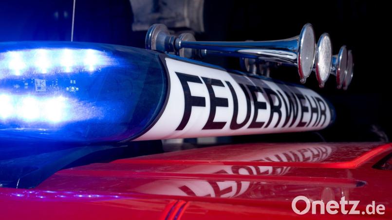 Aus allen Richtungen machten sich am Freitagmorgen Feuerwehren in Richtung Schönficht auf den Weg. Gemeldet worden war der Brand einer landwirtschaftlichen Scheune. Symbolbild: Niklas Treppner/dpa