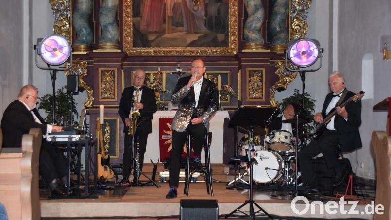 Volker Heißmann zog mit dem Pavel-Sandorf-Quartett die Zuhörer bei einem Kirchenkonzert in Königstein in den Bann. Bild: hdk