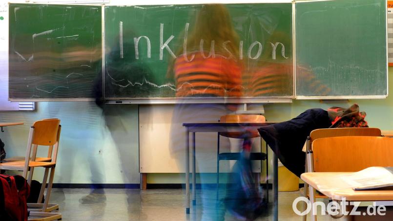 Laut einer Forsa-Umfrage kommt in Bayern die inklusive Unterrichtung von behinderten mit nicht behinderten Kindern nicht voran. Symbolbild: Jonas Güttler/dpa