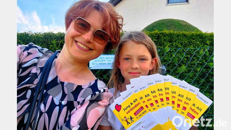 Marina Burgenmeister mit Lisa hat bei einer gemeinsamen Flyer-Aktion schon kräftig die Werbetrommel für die Benefizveranstaltung gerührt. Bild: Gerhard Krones