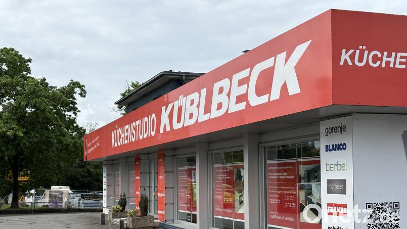 Die Küblbeck GmbH hat das Küchenstudio neben der Hans-Schröpf-Arena verkauft. Bild: Nils Ganzmann