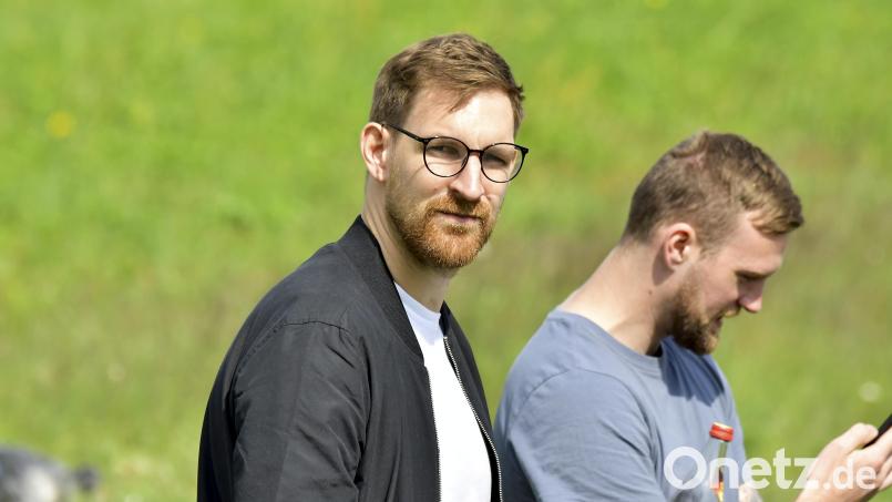 Mario Zitzmann (links) steht beim FC Amberg künftig an der Seitenlinie und auf dem Platz. Bild: Hubert Ziegler